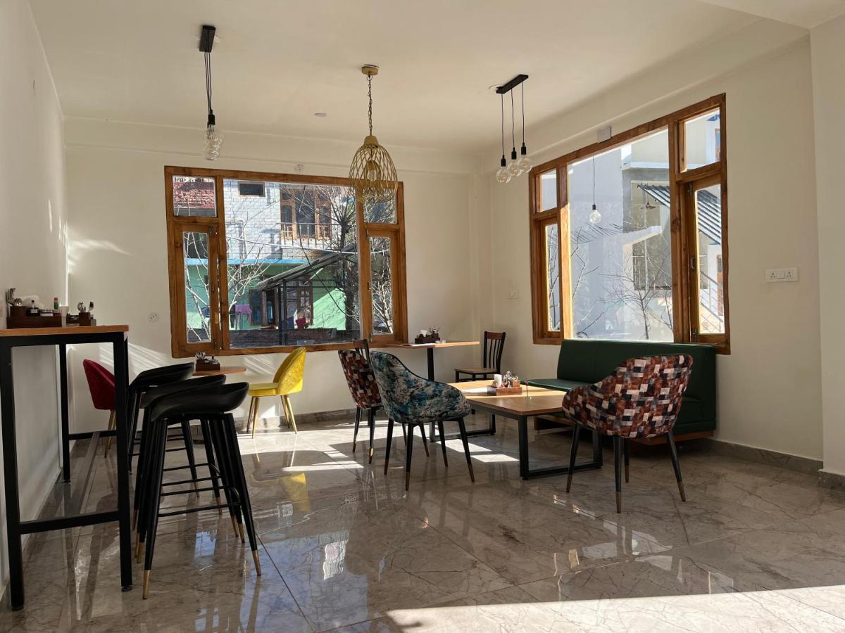 קאסול Hotel Adinova מראה חיצוני תמונה