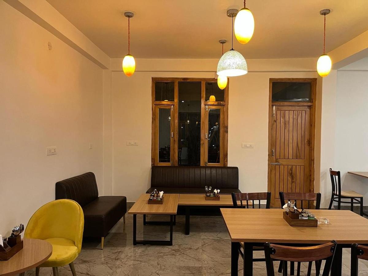 קאסול Hotel Adinova מראה חיצוני תמונה