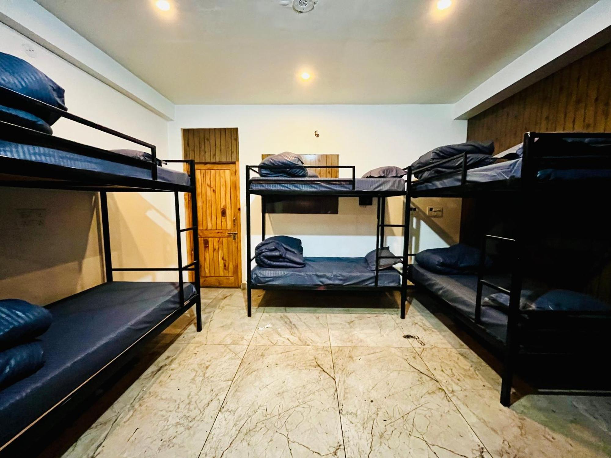 קאסול Hotel Adinova מראה חיצוני תמונה