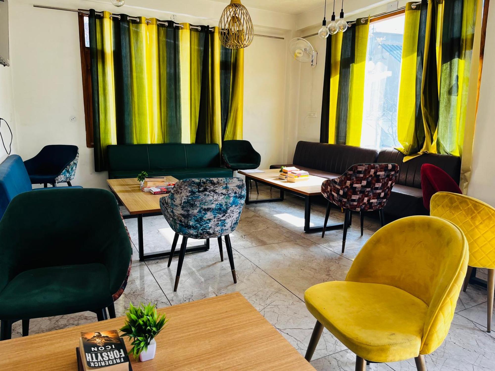 קאסול Hotel Adinova מראה חיצוני תמונה